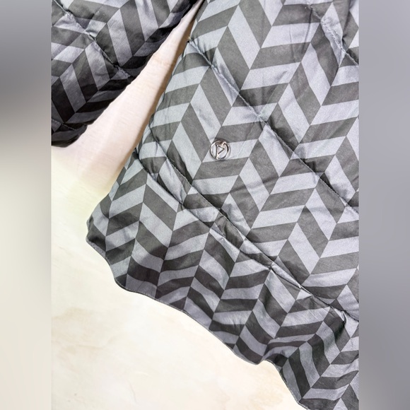 Ivivva Reversible Puffer Jacket - Picture 7 of 7